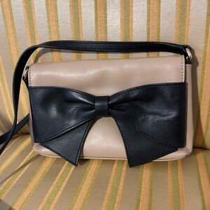 Kate spade soft leather bag with large bow Crossbody 8 inches wide